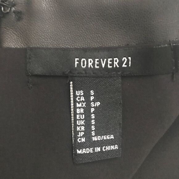 Forever 21 Black Embossed Faux Leather Skirt - Picture 8 of 10